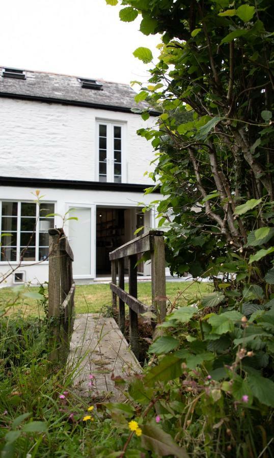 A Superb Bijou Retreat With Jacuzzi Near An Excellent Village Pub เยลเวอร์ตัน ภายนอก รูปภาพ